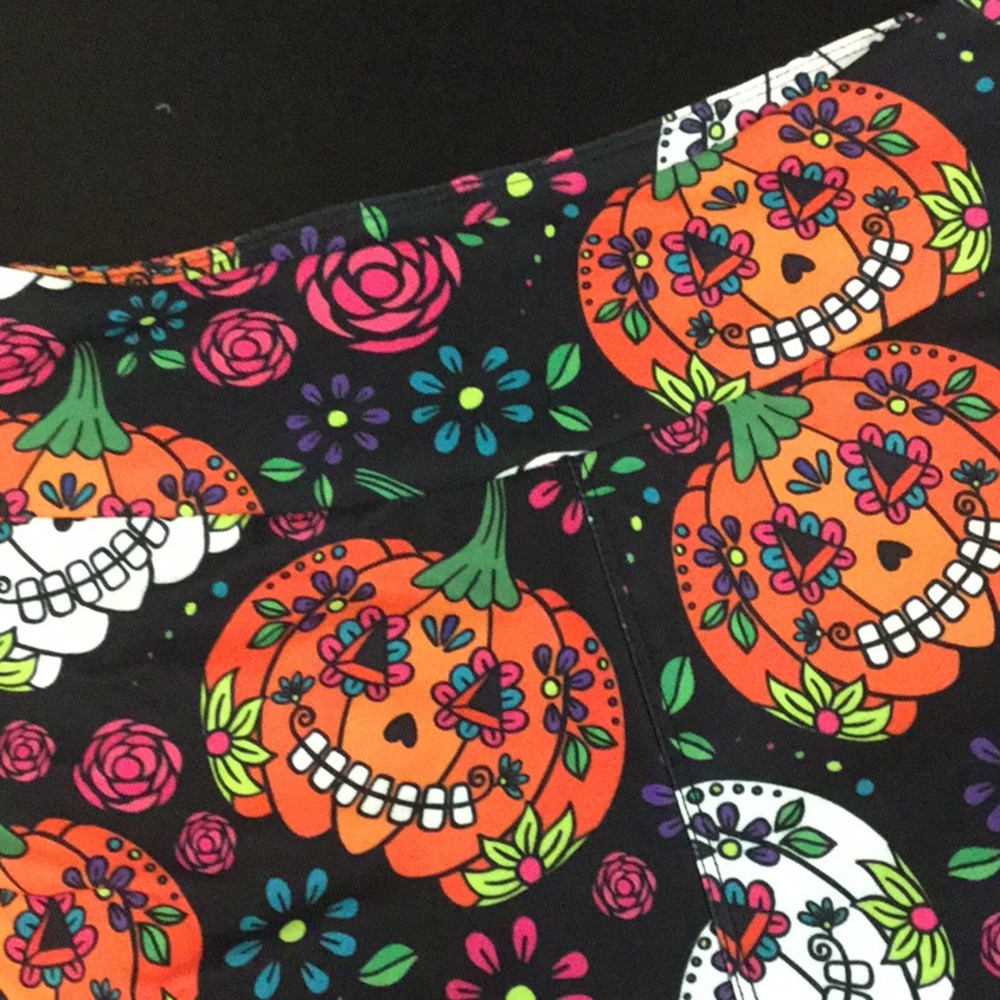Halloween 🎃 Yoga Pants - Picture 3 of 3